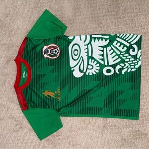 Men’s Mexico red and green soccer jersey